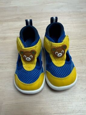 Mikihouse teddy bear sneaker sandals